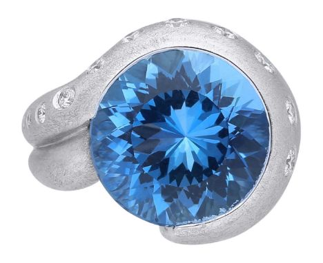 Santa-Maria-Aquamarin-Diamant-RingPrachtvoller Ring von Goldschmied Jürg Hatt, Zürich, in Weissgold 18K.Zentral ein sehr selt