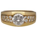 Brillant-Ring Neuwertiges Schmuckstück in Gelbgold 18K. Im Zentrum des Ringes ein Brillant von ca.