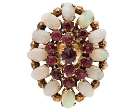 Opal-Rubin-RingSchöne Kombination in Gelbgold 18K mit feinen Edel-Opalen von zus. ca. 0,8 ct und Rubine von zus. ca. 0,6 ct.R