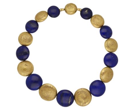 Lapis Lazuli-Gold-SetZobel-Design-Set in Gelbgold 18K, bestehend aus Collier, Armreif und Ring.Extravagantes Schmuckset mit L