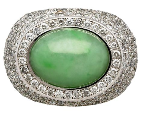 Jade-Brillant-RingStatement-Ring in Weissgold 18K.Schauseitig voll ausgefasst im Pavé mit Brillanten von zus. ca. 3,5 ct (G/V