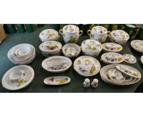 Large collection of Royal Worcester Evesham pattern 