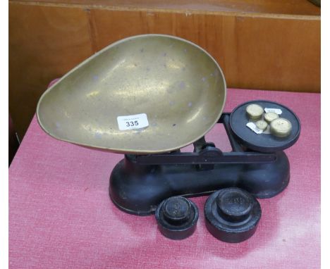Set of Salter scales with weights 