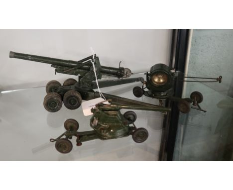 Britain's Long Tom search light and anti-aircraft gun 