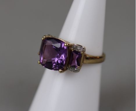 Gold amethyst and diamond ring - Approx size: L 