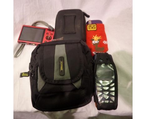 Selection of electrical items including sat-nav and two mobile phones. UK P&amp;P Group 2 (£20+VAT for the first lot and £4+V