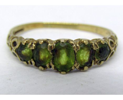 Victorian style 9ct graduated five stone chrysoprase ring, maker 'A K', Birmingham 1985, size U, 3g 