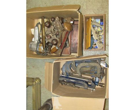 A quantity of vintage carpentry related hand tools 
