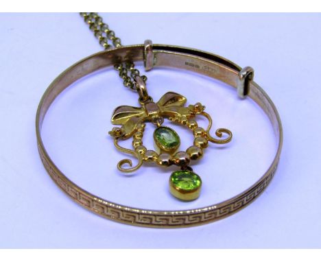 9ct peridot drop pendant necklace with bow surmount, together with a 9ct christening bangle with Greek key decoration, 8.2g t