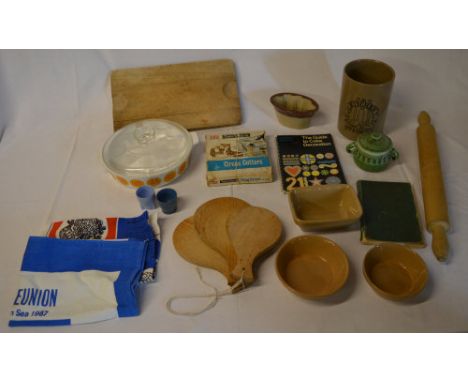 Kitchenalia including rolling pin, tea towels, circus cutters etc