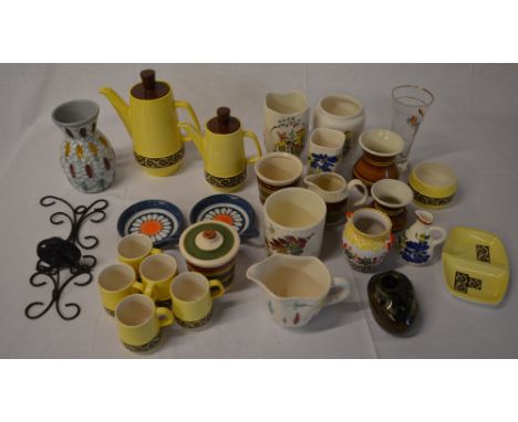 Various ceramics including Carltonware