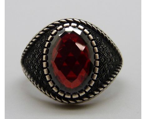 A silver and red stone ring, U 