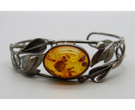 An amber set silver bangle 