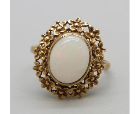 A 9ct gold opal ring, 3.1g, M 