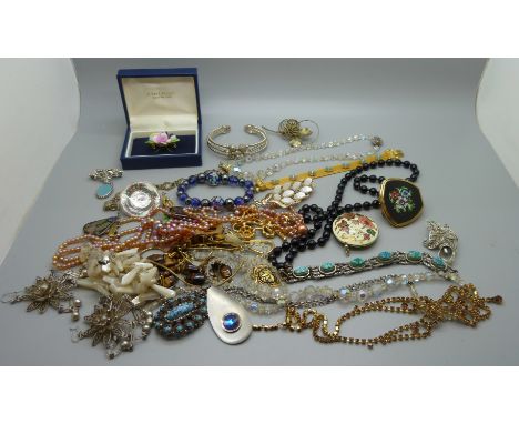 Vintage costume jewellery, etc. 