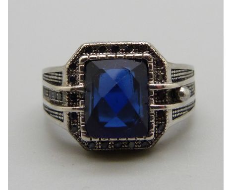 A silver and blue stone ring, U, lacking small stones 