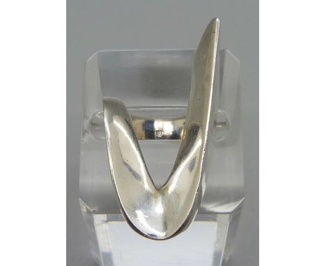 A silver modernist ring, London import hallmark, maker RU, O 