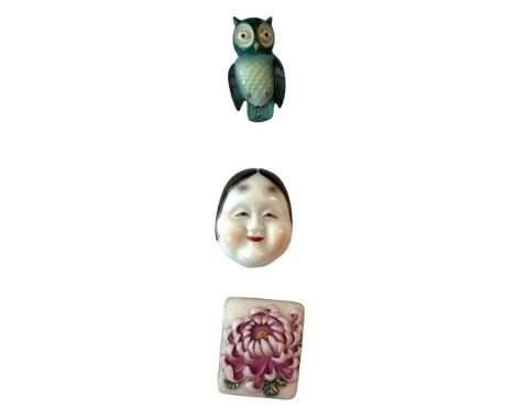 3 Medium 20th century Japanese Arita buttons. This lot of Japanese buttons from Arita Japan include a realistic OWL, a lovely