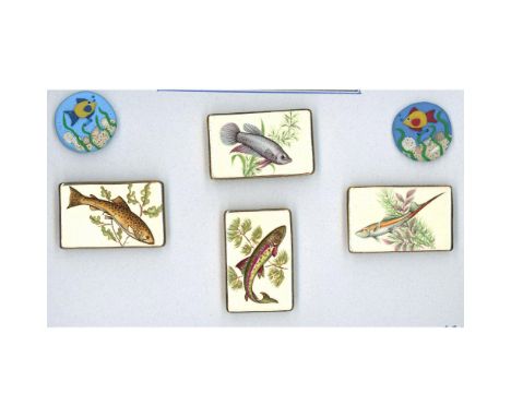 6 Medium and Large 20th century including Stella Rzanski. This small card includes 4 large rectangular Satsuma style buttons 