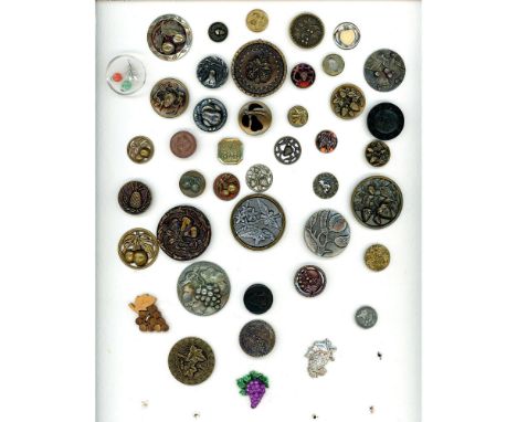 43 S/M/L 19th/20th century mostly metal pictorial buttons. This card includes a large assortment of fruits like grapes, pomeg