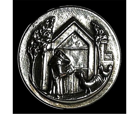 1 Large 19th century Fable story button. This button depicts a scene known as "Reynard preaching to the fowls". It shows Reyn
