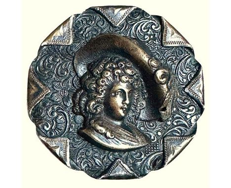 1 Extra Large 19th century 8 corner button with a head. This fabulous and detailed Handkerchief corner button depicts "The Du