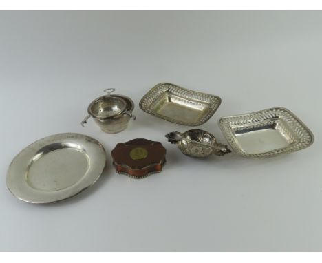 A small collection of mixed silver and plate, comprising a pair of silver bon bon dishes, silver armada style dish, silver wi