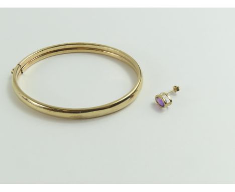 A 9ct gold hollow bangle, and a single amethyst stud earring, 7g gross