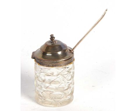 Mixed Lot: Victorian glass mustard with hallmarked hinged lid and collar, London 1884 together with an Elizabeth II silver bu