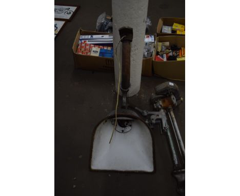 Heavy duty lamp fitting
