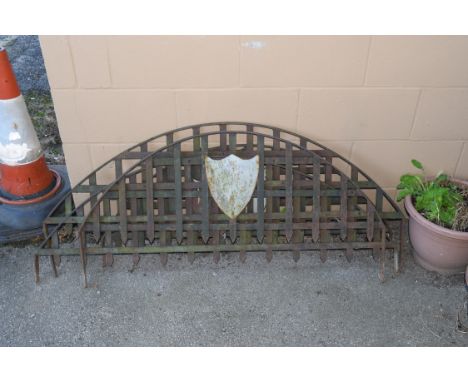 Set of cast gate arches