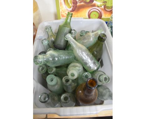 Box containing large quantity of vintage bottles including local interest Lawrance of Great Yarmouth, Steward Patteson, Norwi