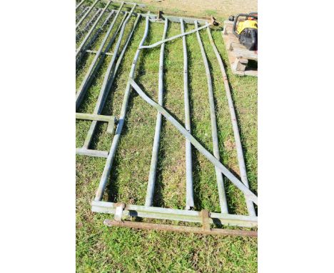 Galvanised gate, width approx 290cm