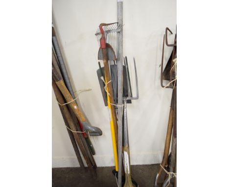 Bundle of vintage garden tools