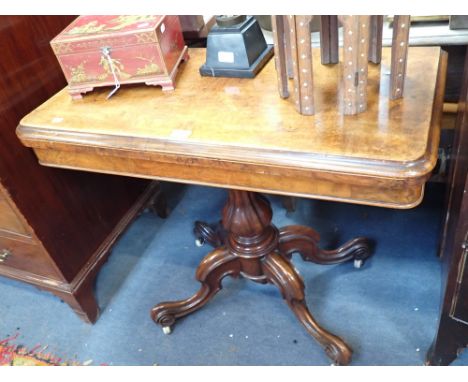 A VICTORIAN FIGURED WALNUT FOLD OVER TOP CARD TABLE, 92cm wide