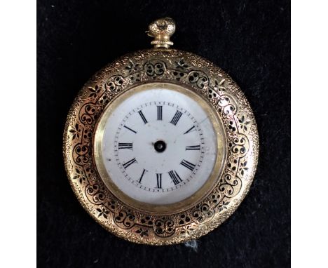 A LADIES 18K YELLOW GOLD FOB WATCH, the white enamel dial with Roman numerals, in a textured case with black enamel decoratio