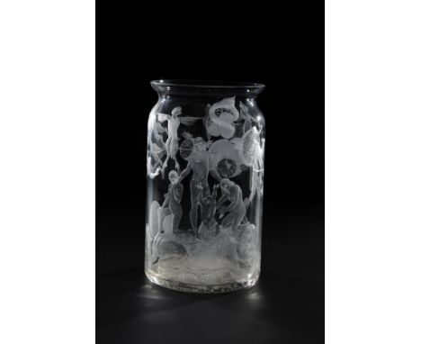 Albarello mit surrealem Dekor Kristian Klepsch, 1973 Farbloses Glas mit umlaufendem, teils geblänktem Tiefschnittdekor. Auf d