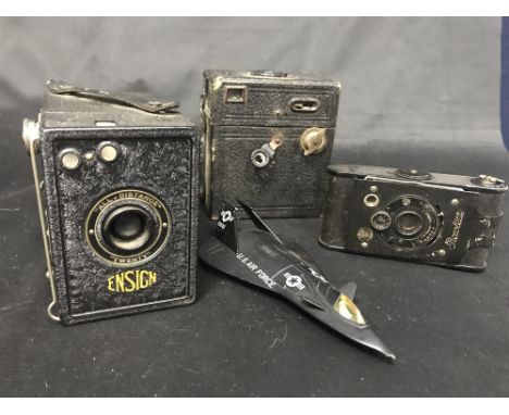 LOT OF VINTAGE BOX AND FOLDING CAMERAS