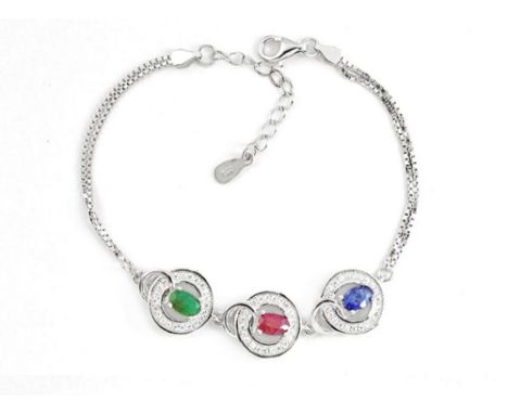 A 925 silver bracelet set with oval cut emerald, ruby and sapphire, L. 17cm.