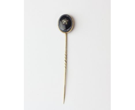 A yellow metal (tested minimum 9ct gold) stick pin set with a cabochon cut agate and a split pearl, (approx. 9cm).