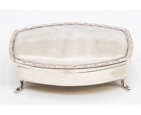 An early 20th century silver trinket box, rectangular shaped with tulip beaded rim, hinged lid to blue silk lined interior, l