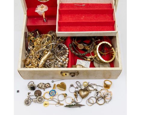 A collection of costume jewellery to include a silver and enamel pea pod brooch, paste set brooches, rings, gilt metal chains