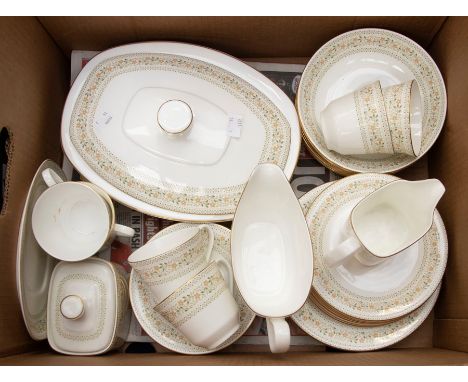 A Royal Doulton Paisley H5039 pattern part 6 piece service including a tureen and cover, cups, saucers, bowls, plates (Q)