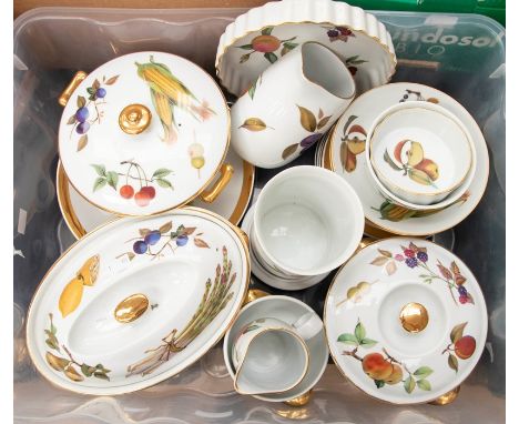 Royal Worcester Evesham dinner wares, all in good condition