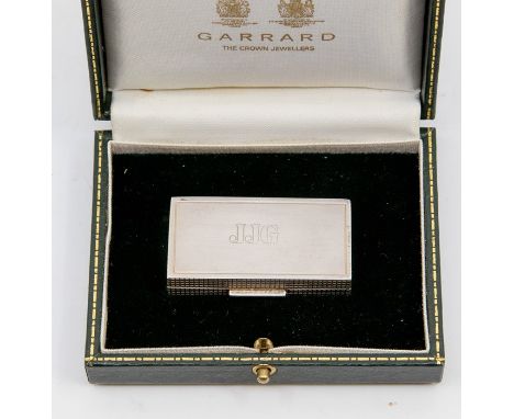 A silver Modernist snuff box, rectangular hinged form approx 50 x 25 x 11mm, engine turned decoration with engraved initials 