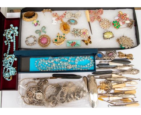 A collection  of costume jewellery to include various silver jewellery  including rings, bangles and bracelets and brooches, 