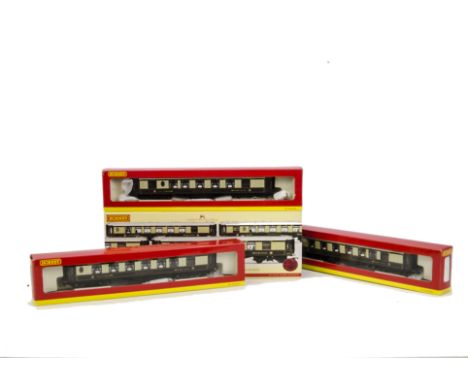 Hornby (China) 00 Gauge BR SR Pullman 'Golden Arrow : Coaches: R4196 Coach Pack containing 'Onyx', 'Adrian' and 'Zenobia', al