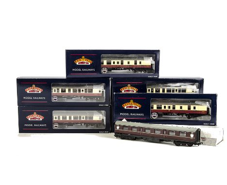 Bachmann 00 Gauge Maroon and Crimson and Cream BR Coaches: Crimson and Cream, 39127B MK1 Comp CK (3) 39252A Restaurant Car, 3