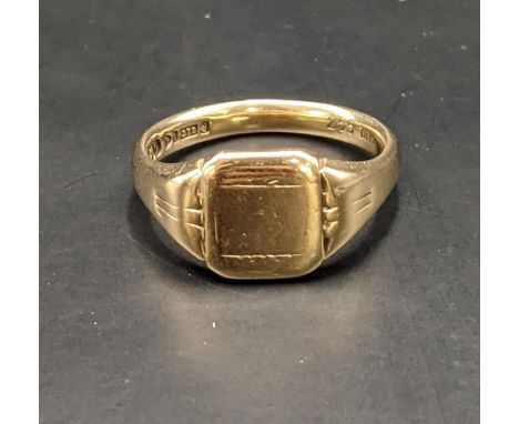 A 9ct gold signet ring, total weight 8.3g Location: 