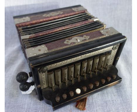 AN EARLY 20TH CENTURY ACCORDION